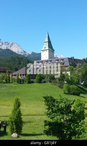 Una vista generale dell'hotel Schloss Elmau, che è il luogo di ritrovo per la vetta del G-7 vicino a Garmisch-Partenkirchen, Germania meridionale. Foto Stock