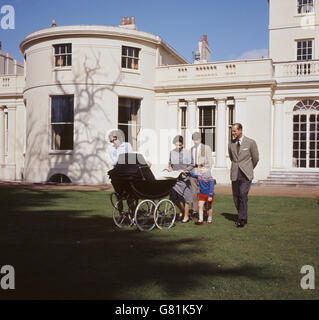 Royalty - La famiglia reale celebrare la Queen's 39th compleanno - Frogmore House, Windsor Foto Stock