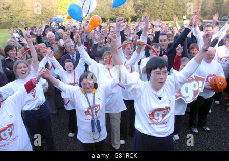 Atleta Anne Foley, (davanti) star del nuovo camapaign pubblicitario delle Olimpiadi speciali al lancio di Get Up, Get out and Go, un'importante unità di raccolta fondi e reclutamento per le Olimpiadi speciali d'Irlanda. Foto Stock