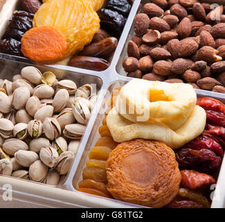 Frutta secca e noci disposizione Foto Stock