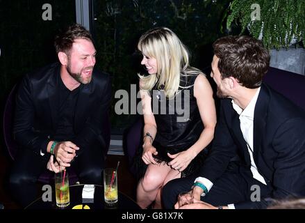 Brian McFadden, Kimberly Wyatt e Max Rogers partecipano alla prima serata di Entourage tenutasi al bar sul tetto di Mondrian London, Rumpus Room', Londra. Foto Stock