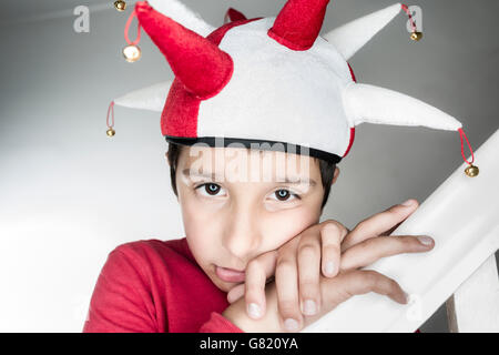 8 anni bambino in costume giullari Foto Stock