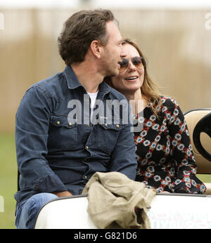 Geri Halliwell e suo marito Christian Horner backstage all'Isle of Wight Festival, a Seaclose Park, Newport, Isola di Wight. Foto Stock