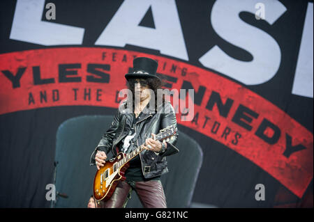 Scarica Festival 2015 - giorno tre - Donington Park. Slash live sul palco il giorno 3 del festival di Download il 14 2015 giugno a Donnington Park, Regno Unito Foto Stock