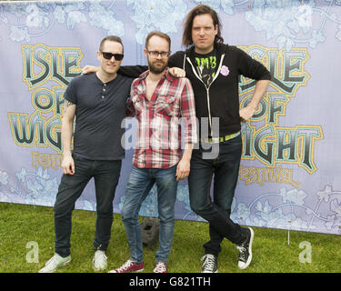 Tim Wheeler, Rick McMurray, e Mark Hamilton, di Ash backstage il giorno 4 dell'Isle of Wight Festival 2015, Seaclose Park, Isle of Wight Foto Stock