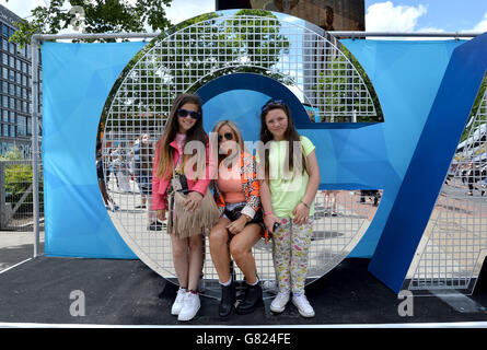 Capital FM Summertime Ball 2015 - Londra. Vista generale dei tifosi che arrivano al Capital FM Summertime Ball 2015 tenuto al Wembley Stadium, Londra Foto Stock