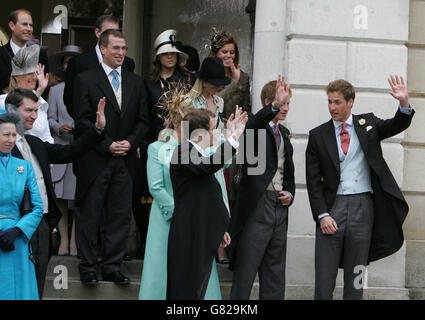 (In senso orario dall'alto a sinistra) Principe Edoardo, Peter Phillips, Principessa Eugenie, Zara Phillips, Principessa Beatrice, Prince William, Prince Harry, Tom Parker-Bowles, Laura Parker-Bowles, Princess Anne, Il CDR Tim Laurence e Sophie, contessa di Wessex, ondano dopo le nozze del Principe di Galles, e Camilla Parker Bowles. Foto Stock