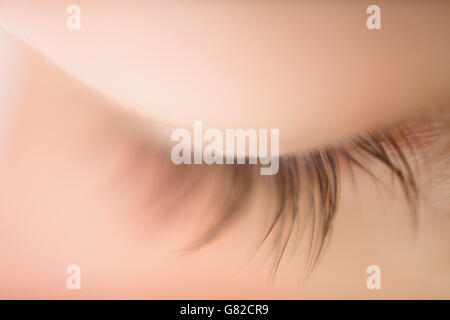 Extreme close-up di occhio chiuso Foto Stock