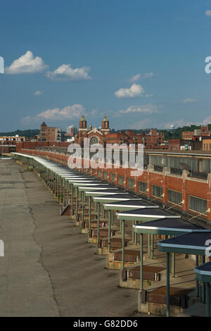 Le banchine di carico storica ferrovia PENN mercato della frutta la costruzione della Strip District centro di Pittsburgh Pennsylvania USA Foto Stock