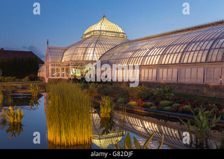 Il giardino acquatico PHIPPS CONSERVATORIO VITTORIANO (©Signore & BURNHAM 1893) GIARDINO BOTANICO OAKLAND PITTSBURGH PENNSYLVANIA USA Foto Stock