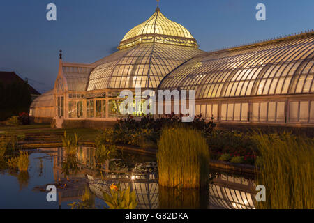 Il giardino acquatico PHIPPS CONSERVATORIO VITTORIANO (©Signore & BURNHAM 1893) GIARDINO BOTANICO OAKLAND PITTSBURGH PENNSYLVANIA USA Foto Stock