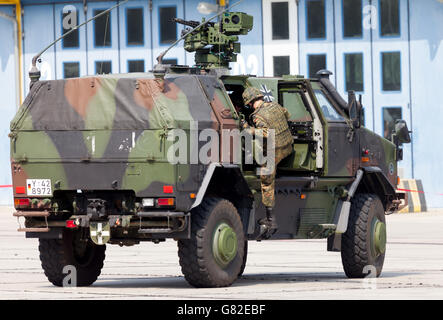 BURG / GERMANIA - Giugno 25, 2016: corazzate tedesche di fanteria militare veicolo di mobilità, ATF Dingo unità su open day in barrack burg Foto Stock