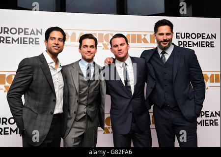 (Da sinistra a destra) Adam Rodriguez, Matt Bomer, Channing Tatum e Joe Manganiello partecipano alla prima Magic Mike XXL tenutasi a Vue West End, 3 Cranbourn Street, Leicester Square, Londra. Data immagine: Martedì 30 giugno 2015. Il credito fotografico dovrebbe essere: Ian West/PA Wire Foto Stock