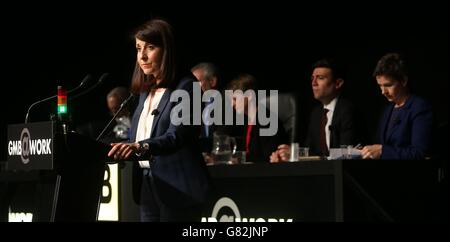 Il concorrente della leadership del lavoro Liz Kendall si è rivolmato ai delegati alla conferenza annuale del sindacato GMB a Dublino. Foto Stock