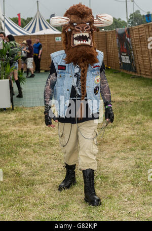 Festival goers il giorno 1 di Download festival il 12 2015 giugno a Donnington Park, Regno Unito Foto Stock