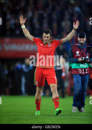 Calcio - UEFA Euro 2016 - Qualifiche - Gruppo B - Galles contro Belgio - Cardiff City Stadium. Il Wales Gareth Bale festeggia dopo il gioco Foto Stock