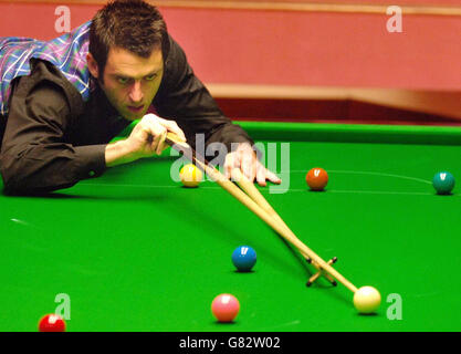 Snooker - Ambasciata del campionato mondiale 2005 - Primo round - Ronnie O'Sullivan v Stephen Maguire - il crogiolo Foto Stock