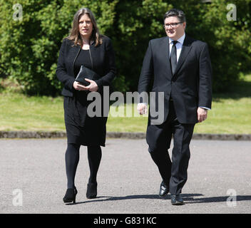 L'ex moglie di Charles Kennedy, Sarah Gurling, arriva alla chiesa di San Giovanni Evangelista vicino a Fort William in Scozia per i funerali dell'ex leader liberaldemocratico. Foto Stock