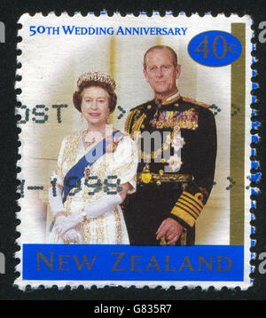 Nuova Zelanda - circa 1997: timbro stampato dalla Nuova Zelanda, mostra la regina Elisabetta II e il Principe Filippo, circa 1997 Foto Stock