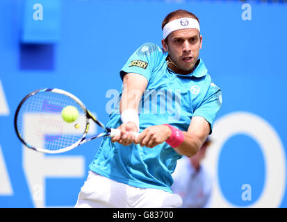 Tennis - Campionato AEGON 2015 - giorno quattro - il Queen's Club. Giles Muller di Lussemburgo in azione durante il quarto giorno dei campionati AEGON al Queen's Club di Londra. Foto Stock