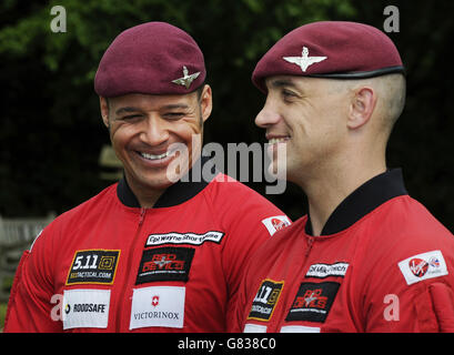 Esercito britannico freefall parachute display Foto Stock