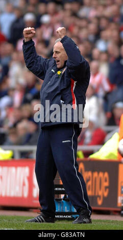 Calcio - Coca-Cola Football League Championship - Sunderland / Leicester City - Stadio della luce. Il manager di Sunderland Mick McCarthy celebra la vittoria ai lati. Foto Stock