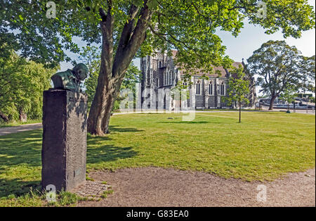 Busto di Winston Churchill Skt Alban Chiesa e Gefion Springvandet a Churchillparken vicino a Langelinie in Copenhagen DANIMARCA Foto Stock