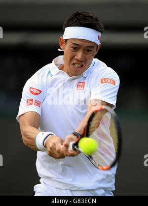 Kei Nishikori in azione contro Sam Groth il giorno uno dei campionati di Wimbledon al All England Lawn Tennis e Croquet Club, Wimbledon. Stampa foto di associazione. Picture Data: lunedì 27 giugno, 2016. Vedere PA storia il tennis a Wimbledon. Foto di credito dovrebbe leggere: John Walton/filo PA. Restrizioni: solo uso editoriale. Nessun uso commerciale senza il previo consenso scritto della AELTC. Immagine ancora utilizzare solo - Assenza di immagini in movimento per emulare broadcast. Nessuna sovrapposizione o rimozione di sponsor/annuncio loghi. Chiamate il numero +44 (0)1158 447447 per ulteriori informazioni. Foto Stock