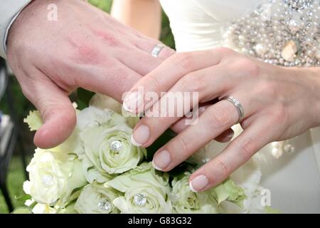 Le mani nel matrimonio close-up Foto Stock