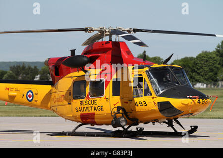 Una ricerca e soccorso CH-160 Griffon elicottero è pronta sull'asfalto alla CFB Trenton, a Trenton, Ont., il 16 giugno 2016. Foto Stock