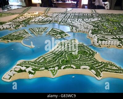 Master plan modello in scala gli uccelli-eye panoramica aerea di sviluppo di nuove città marina di Lusail, in Qatar. Foto Stock