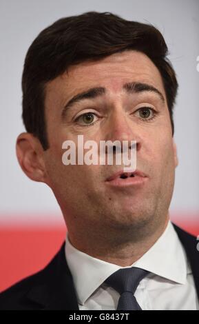 Andy Burnham, contendente della leadership del lavoro, durante una Leadership laburista e una Vice Leadership Hustings presso l'East Midlands Conference Center di Nottingham. Foto Stock