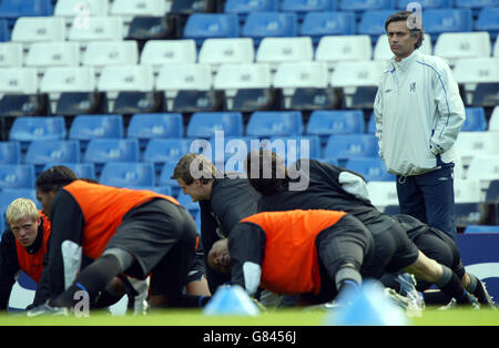 Soccer - UEFA Champions League - Semi-Final - Prima tappa - Chelsea V Liverpool - Chelsea - Formazione - Stamford Bridge Foto Stock