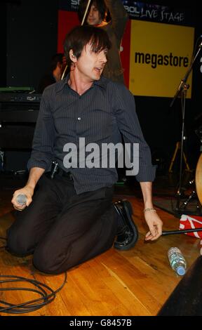 Le Lacrime instore aspetto - Virgin Megastore - Oxford Street Foto Stock