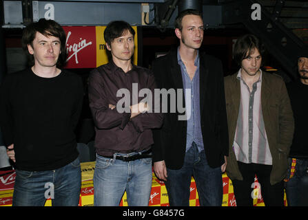 The Tears instore apparenza - Virgin Megastore - Oxford Street. Nuovo gruppo The Tears durante un'apparizione istore al Virgin Megastore. Foto Stock