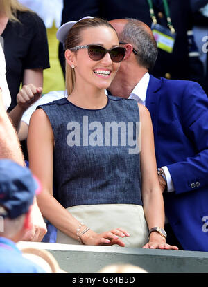 Jelena Djokovic il terzo giorno dei Campionati di Wimbledon all'All England Lawn Tennis and Croquet Club di Wimbledon. Foto Stock