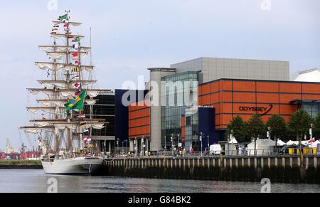 Il brasiliano Cisne Branco (cigno bianco), una delle 50 navi alte che partecipano alla corsa di 2015 navi alte attraccato nel porto di Belfast. Foto Stock