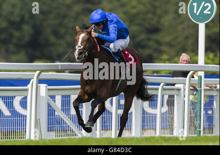 Tha'ir guidato da James Doyle continua a vincere la gara di Ambant Gala Stakes durante il Racing UK Ladies Day del Coral Eclipse Meeting presso l'ippodromo di Sandown Park, Sandown. Foto Stock