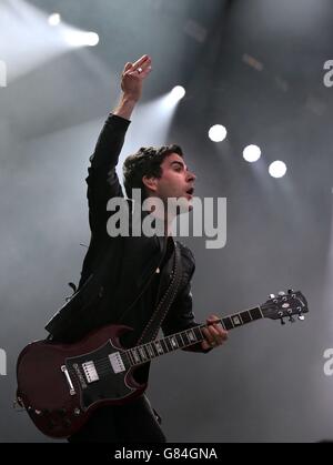 SOLO PER USO EDITORIALE - NESSUN LIBRO Kelly Jones di Stereophonics si esibisce sul palco principale al festival musicale T in the Park a Strathallan in Perthshire. Foto Stock