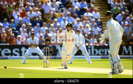 Cricket - primo test delle ceneri per gli investitori - Inghilterra / Australia - Day Two - SWALEC Stadium. Il primo Investec Ashes Test presso lo SWALEC Stadium di Cardiff è stato pilotato da chris Rogers, un battesman australiano. Foto Stock