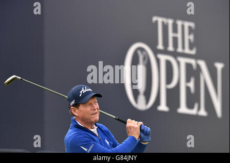 Golf - il Campionato Open 2015 - giorno uno - St Andrews. Tom Watson degli Stati Uniti si tee fuori il 1 ° giorno del Campionato Open 2015 a St Andrews, Fife. Foto Stock