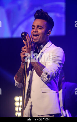 Aston Merrygold si esibisce presso gli Arqiva Commercial radio Awards presso la Roundhouse di Londra. PREMERE ASSOCIAZIONE foto. Data immagine: Mercoledì 8 luglio 2015. Il credito fotografico dovrebbe essere: Daniel Leal-Olivas/PA Wire Foto Stock