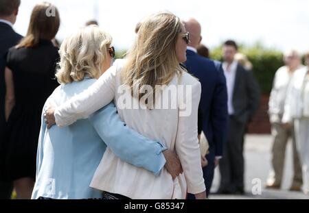 Denis e Elaine Thwaites funerale Foto Stock