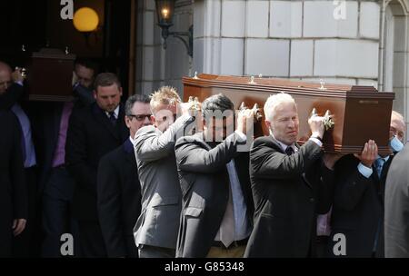 Denis e Elaine Thwaites funerale Foto Stock