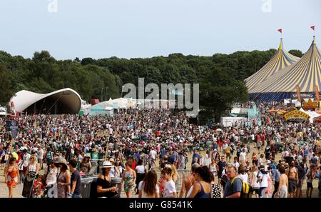 Una vista generale del festival Latitude in Henham Park, Southwold, Suffolk. Foto Stock