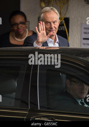 L'ex primo ministro Tony Blair lascia l'Institute of Chartered Accountants nella città di Londra, dove ha parlato in occasione di un evento Progress sul concorso per la leadership laburista. Foto Stock