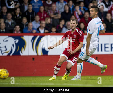 Niall McGinn di Aberdeen segna il suo primo goal ai lati durante la partita di qualificazione al secondo turno della UEFA Europa League, seconda tappa, al Pittodrie Stadium di Aberdeen. PREMERE ASSOCIAZIONE foto. Data foto: Giovedì 23 luglio 2015. Guarda la storia della Pennsylvania SOCCER Aberdeen. Il credito fotografico deve essere: Craig Watson/PA Wire Foto Stock