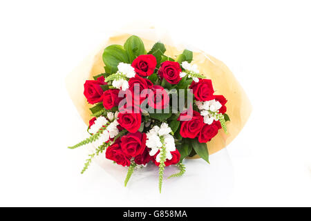 Bouquet di rose rosse isolato su bianco. Foto Stock