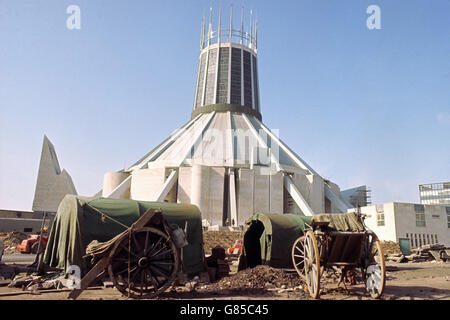 La costruzione continua intorno alla nuova cattedrale cattolica romana di Liverpool, che dovrebbe essere aperta nel maggio 1967. Sarà chiamata la Cattedrale Metropolitana di Cristo Re. Foto Stock