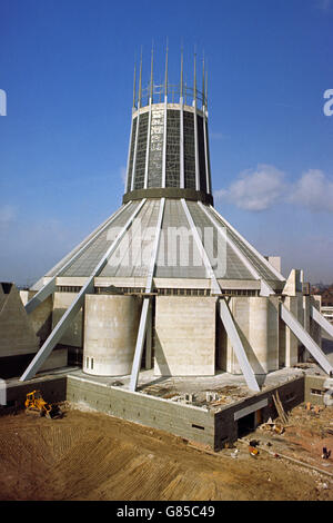 La costruzione continua intorno alla nuova cattedrale cattolica romana di Liverpool, che dovrebbe essere aperta nel maggio 1967. Sarà chiamata la Cattedrale Metropolitana di Cristo Re. Foto Stock